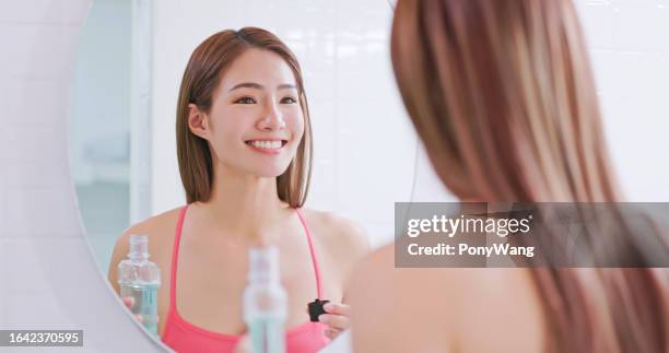 concetto di igiene orale - sbiancamento dentale foto e immagini stock