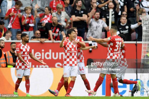 Lee Jae-Song of 1.FSV Mainz 05 celebrates with team mates after scoring their sides first goal during the Bundesliga match between 1. FSV Mainz 05...