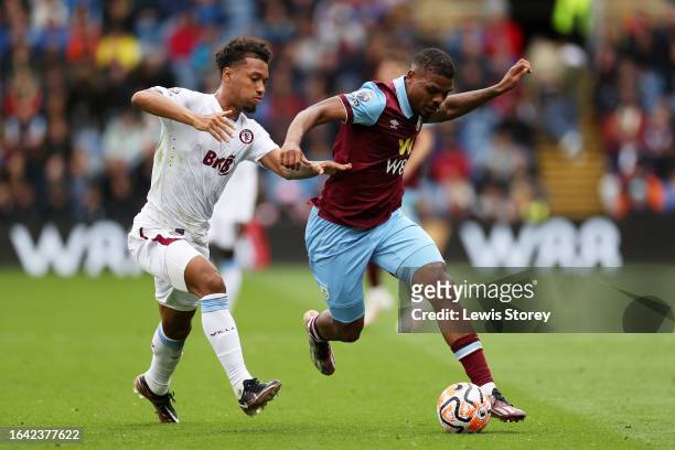 Boubacar Kamara of Aston Villa and Lyle Foster of Burnley battle for the ball during the Premier League match between Burnley FC and Aston Villa at...