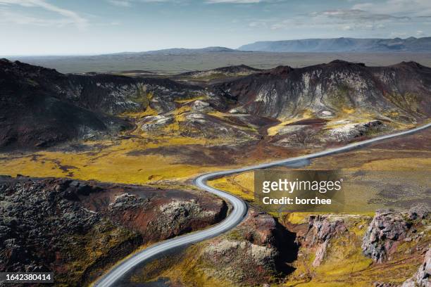 winding road in dramatic icelandic landscape - thingvellir stock pictures, royalty-free photos & images