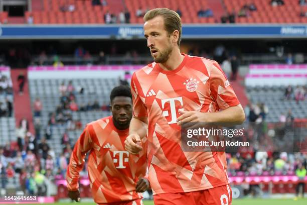 Harry Kane of Bayern Munich warms up ahead of the Bundesliga match between FC Bayern München and FC Augsburg at Allianz Arena on August 27, 2023 in...