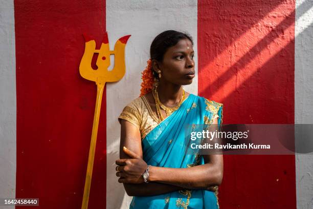 portrait for a women waiting in the temple during festival - kaveripattinam stock pictures, royalty-free photos & images