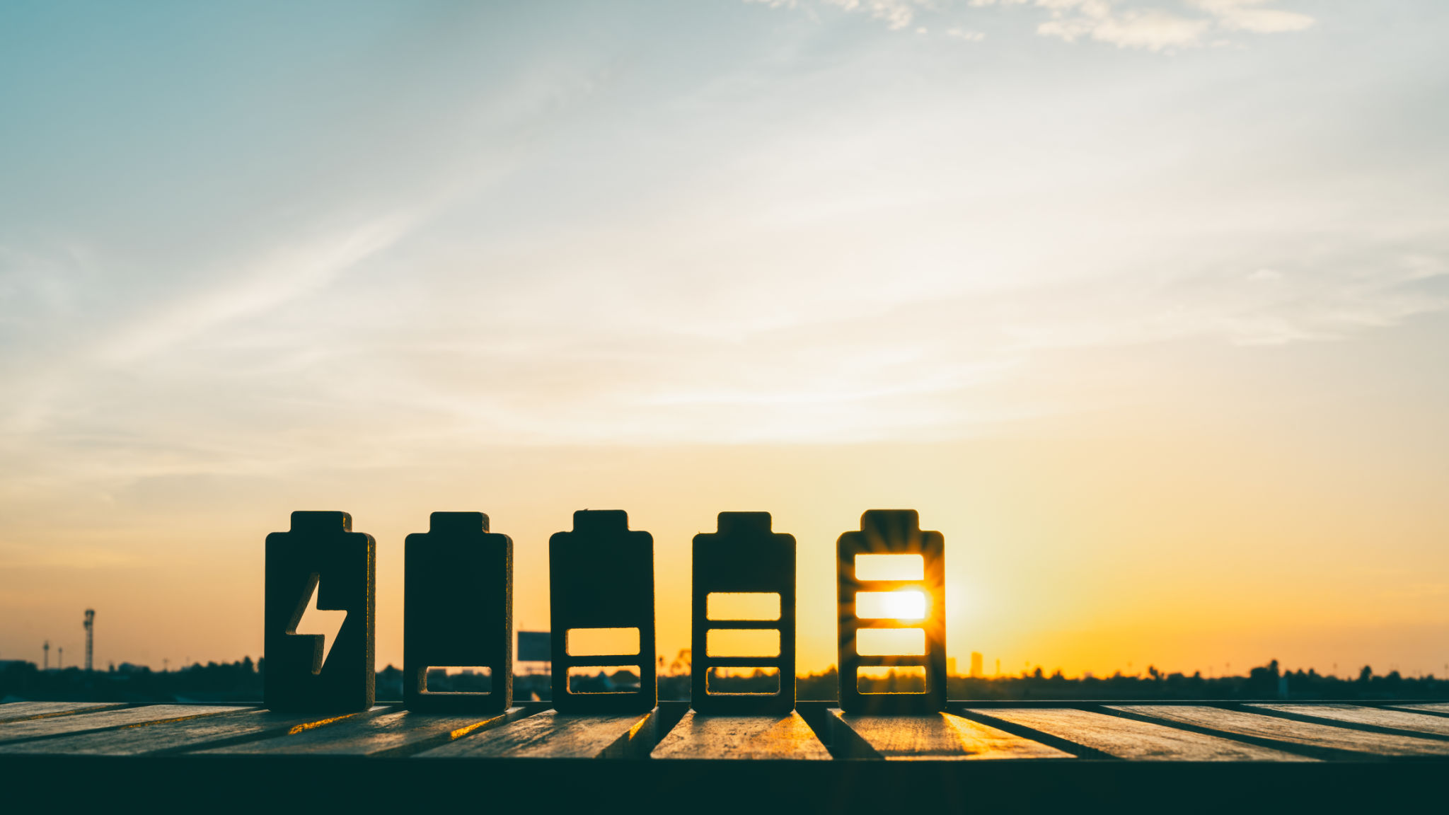 Battery charge indicator wood model. Phone charge level. Discharged and fully charged battery. Battery charge from high to low. Battery charge indicator wood model. Phone charge level. Discharged and fully charged battery. Battery charge from high to low.