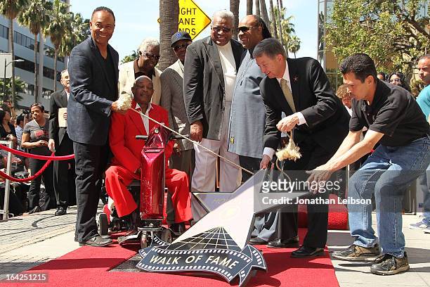 Ray Parker Jr., Eddie Willis, Jack Ashford, Stevie Wonder and Leron Gubler attend the honoring of The Funk Brothers star on the Hollywood Walk of...