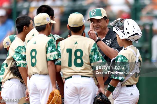 Lee Cheng-Ta, manager of the Asia-Pacific Region team from Taipei City, Chinese Taipei, speaks with players during the fourth inning against the...