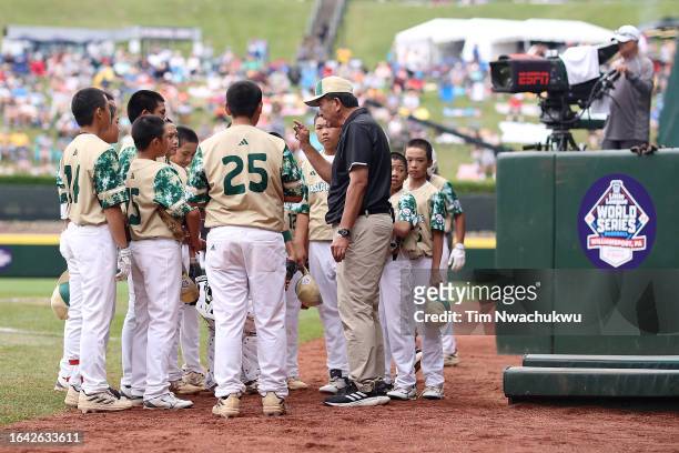 Lee Cheng-Ta, manager of the Asia-Pacific Region team from Taipei City, Chinese Taipei, speaks with players during the second inning against the...