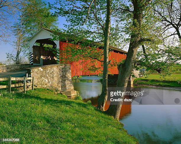 erb's covered bridge in lancaster county, pennsylvania - pennsylvania stock pictures, royalty-free photos & images