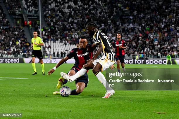 Samuel Iling Junior of Juventus battles for the ball with Dan Ndoye of Bologna FC during the Serie A TIM match between Juventus and Bologna FC at...