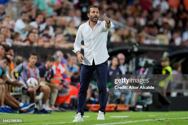 Ruben Baraja, Head Coach of Valencia, reacts during the LaLiga EA Sports match between Valencia CF and CA Osasuna at Estadio Mestalla on August 27,...