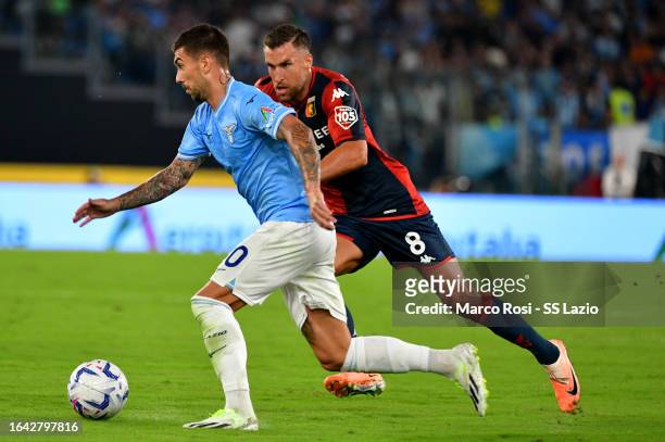 Felipe Anderson of SS Lazio compete for the ball with Kevin Strootman during the Serie A TIM match between SS Lazio and Genoa CFC at Stadio Olimpico...