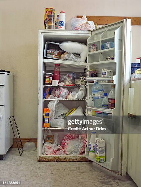 filthy fridge - koelkast 個照片及圖片檔