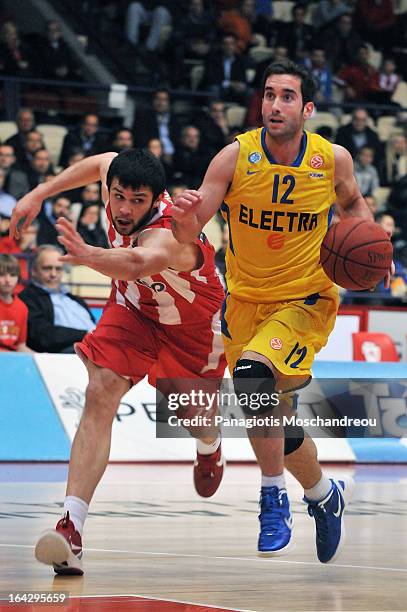 Yogev Ohayon, #12 of Maccabi Electra Tel Aviv competes with Kostas Papanikolau, #16 of Olympiacos Piraeus during the 2012-2013 Turkish Airlines...