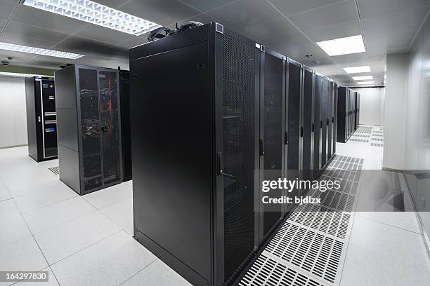 hi-tech-data center - supercomputer stock-fotos und bilder