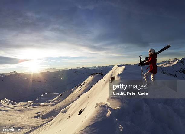 female skier stood at top of slope admiring view - val thorens 個照片及圖片檔