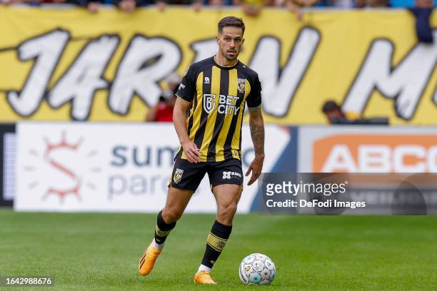 Mica Pinto of Vitesse Arnhem controls the ball during the Dutch Eredivisie match between Vitesse and AZ Alkmaar at Gelredome on September 3, 2023 in...