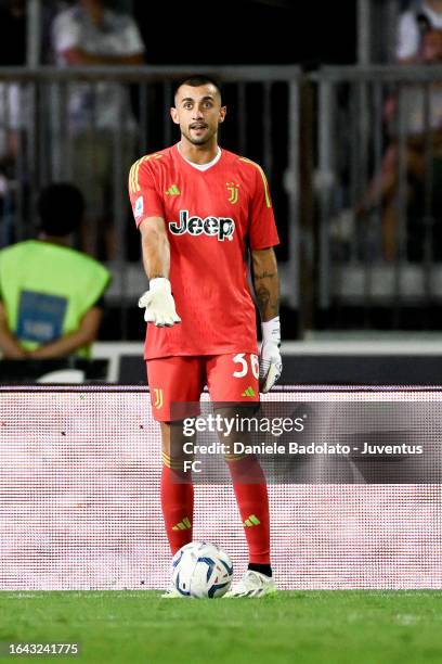 Mattia Perin of Juventus during the Serie A TIM match between Empoli FC and Juventus at Stadio Carlo Castellani on September 3, 2023 in Empoli, Italy.