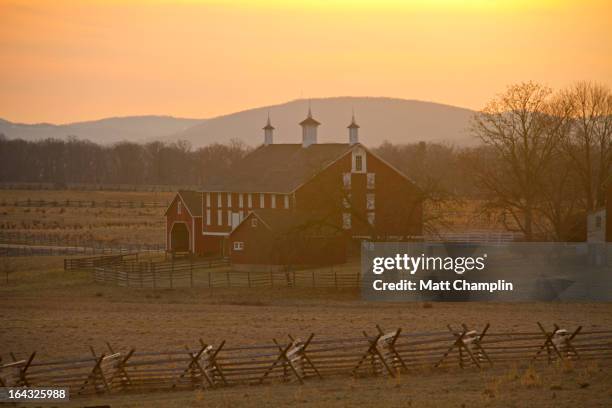 the codori farm at gettysburg battlefield - pennsylvania stock pictures, royalty-free photos & images