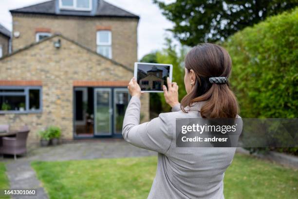 real estate agent making a virtual tour of a house - virtual visit stock pictures, royalty-free photos & images