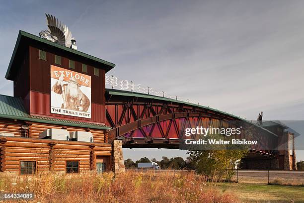 kearney, nebraska, exterior view - kearney-nebraska photos et images de collection
