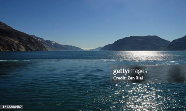 prince christian sound, greenland under bright sunlight - prince christian sound greenland stock-fotos und bilder