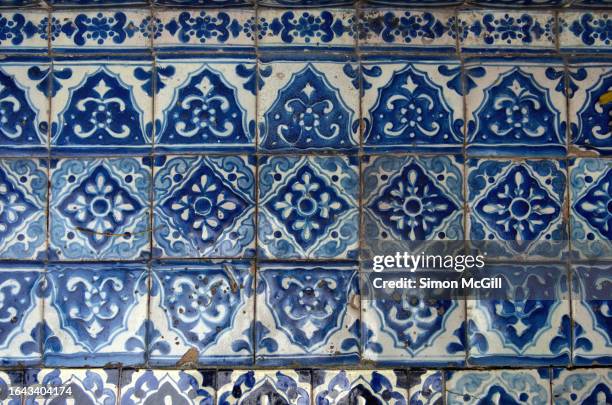 colonial era ornate blue and white patterned azulejo tiles - spanish-colonial-architecture stock pictures, royalty-free photos & images