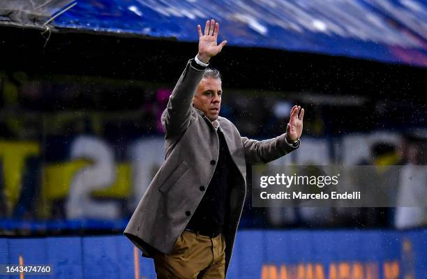 Lucas Pusineri coach of Tigre gives instructions to his team players during a match between Boca Juniors and Tigre as part of Group B of Copa de la...