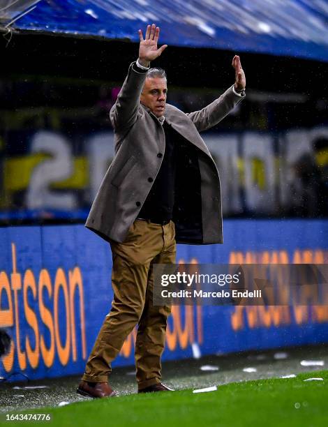 Lucas Pusineri coach of Tigre gives instructions to his team players during a match between Boca Juniors and Tigre as part of Group B of Copa de la...