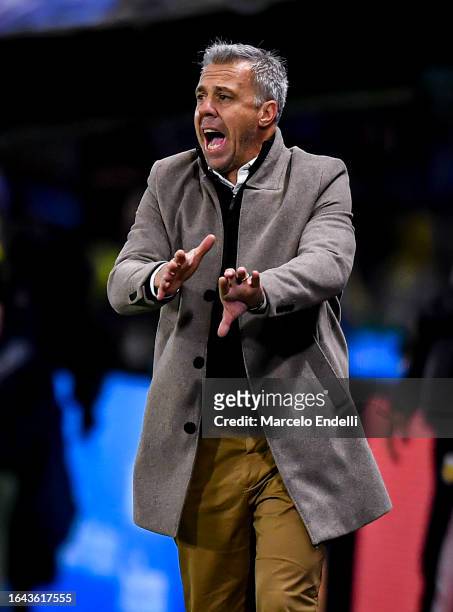 Lucas Pusineri coach of Tigre gives instructions to his team players during a match between Boca Juniors and Tigre as part of Group B of Copa de la...