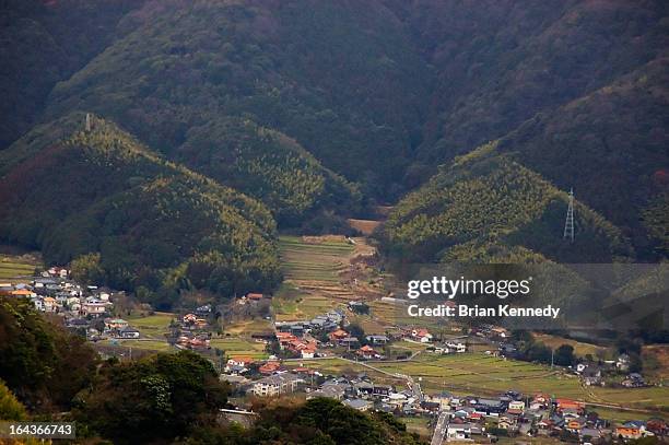 across and down a valley - kyushu stockfoto's en -beelden