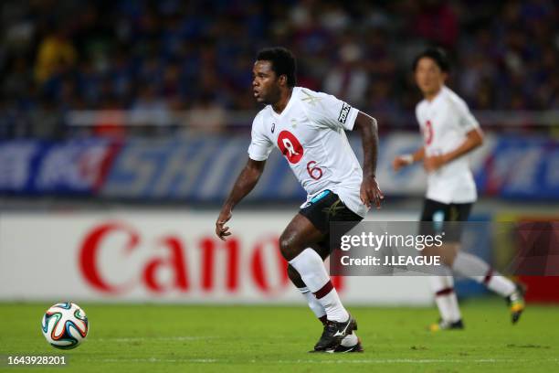 Fabio Henrique Simplicio of Vissel Kobe in action during the J.League J1 match between FC Tokyo and Vissel Kobe at Ajinomoto Stadium on September 13,...