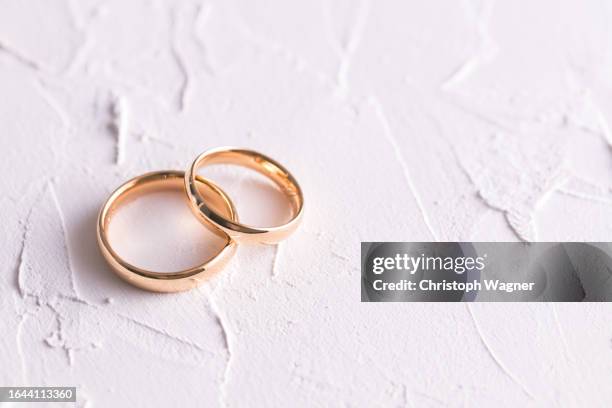 hochzeit, ringe, einladung, verlobung - fede nuziale foto e immagini stock