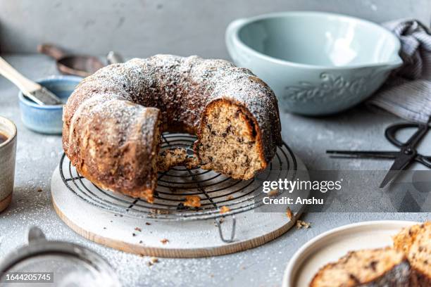 banana chocolate chip bundt cake - bundt cake stock pictures, royalty-free photos & images