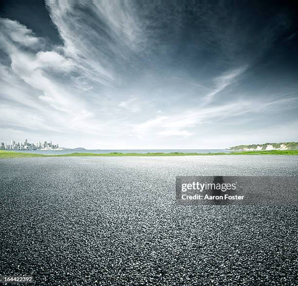 beach parking lot - asfalto fotografías e imágenes de stock