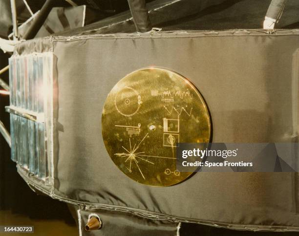 Gold record in its cover, attached to a Voyager space probe, USA, circa 1977. Voyager 1 and its identical sister craft Voyager 2 were launched in...