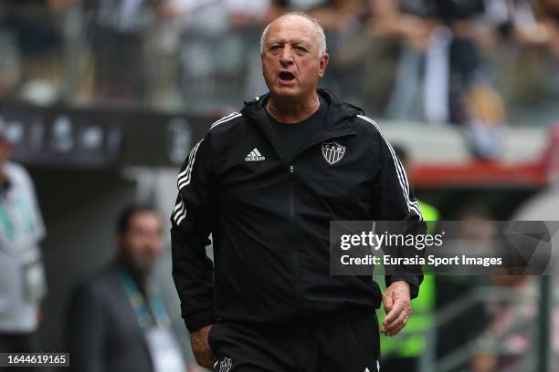 Head Coach Luiz Felipe Scolari of Atletico Mineiro reacts during Campeonato Brasileiro Serie A match between Atletico Mineiro and Santos at Arena MRV...