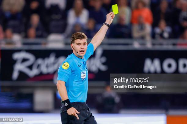 Referee Joey Kooij during the Dutch Eredivisie match between Heracles Almelo and Excelsior Rotterdam at Erve Asito on September 2, 2023 in Almelo,...