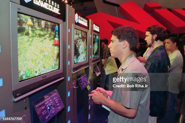 Video gamers play Nintendo Gamecube at Electronic Entertainment Expo, May 18,, 2001 in Los Angeles, California.