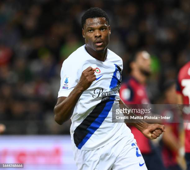Denzel Dumfries of FC Internazionale celebrates after scoring the goal during the Serie A TIM match between Cagliari Calcio and FC Internazionale at...