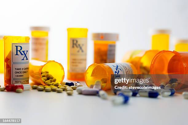 prescription pills - bottle stockfoto's en -beelden