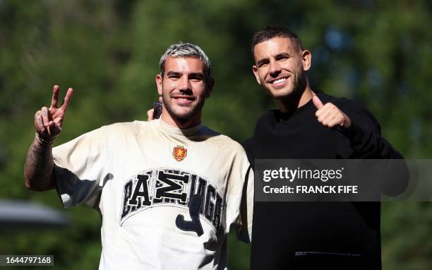 Fance's defender Theo Hernandez and France's defender Lucas Hernandez give thumbs up as they arrive in Clairefontaine-en-Yvelines on September 4,...