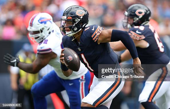 Chicago Bears quarterback Justin Fields scrambles out of the pocket News  Photo - Getty Images