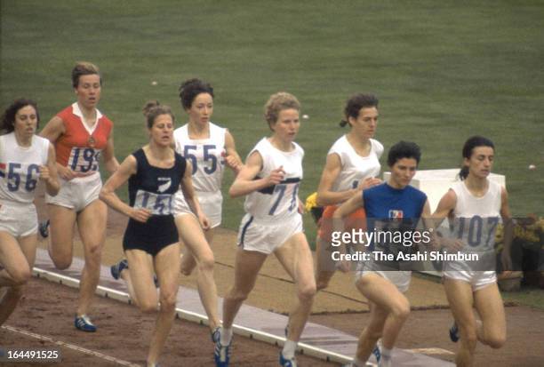 Ann Packer of Great Britain, Maryvonne Dupureur of France and Ann Chamberlain of New Zealand compete in the Women's 800m Final during the Tokyo...