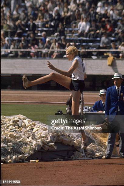 Iolanda Balas of Romania competes in the Women's High Jump during the Tokyo Olympic at the National Stadium on October 15, 1964 in Tokyo, Japan.