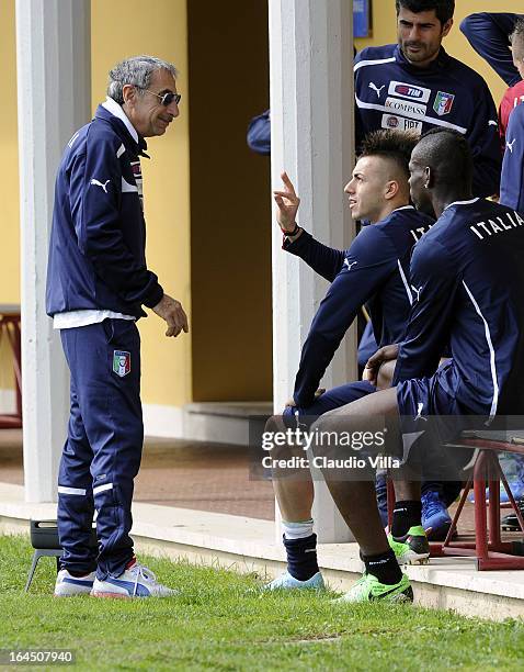 Stephan El Shaarawy, Mario Balotelli of Italy and Doctor Enrico Castellacci during an Italy training session at Coverciano on March 24, 2013 in...