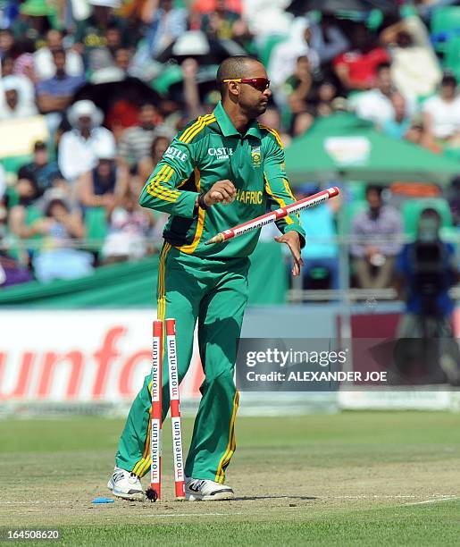 Robin Riaz Robin 173 Batsman Robin Peterson Stock Photos, High-Res Pictures, and Images ...