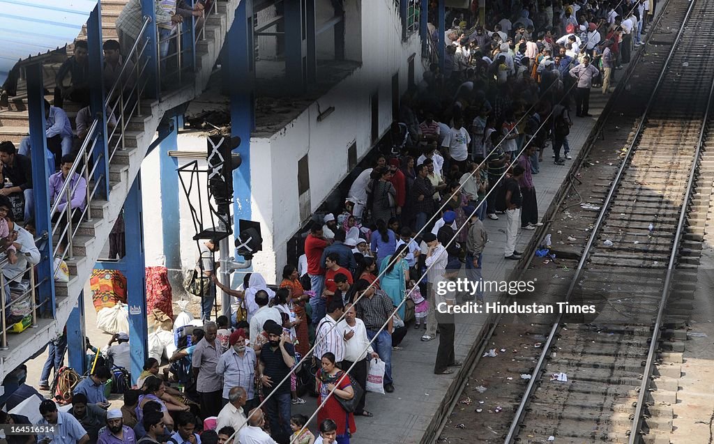 Heavy Rush Of Passengers At New Delhi Railway Station