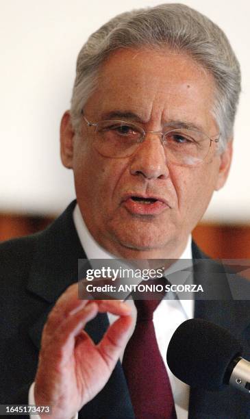 Fernando Henrique Cardoso, president of Brazil, delivers a speech during a meeting with exporters, 24 October 2002, in Rio de Janeiro, Brazil....