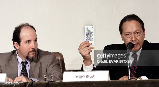 Economy Minister Pedro Malán presents new currency as the President of the Central Bank Arminio Fraga observes 13 December 2001. Pedro Malán ,...