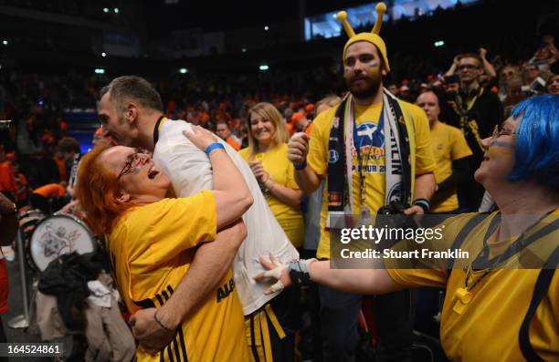 Sven Schultze, capatin of Berlin celebrates with fans after winning the Beko BBLTop Four final game between Ratiopharm Ulm and Alba Berlin at O2...