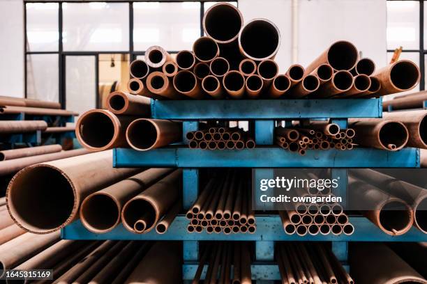 workshop, steel pipes - metal workshop stockfoto's en -beelden